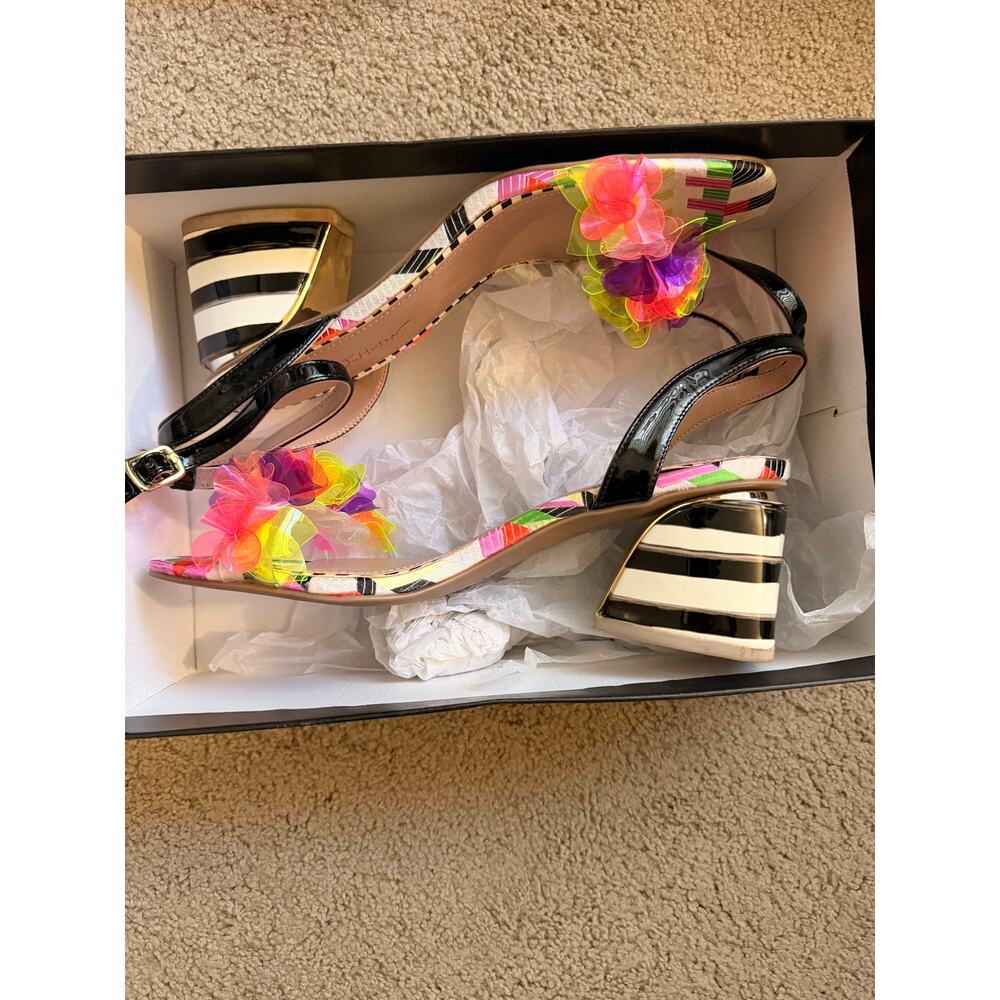 Betsey Johnson Flower Chunky Heel Sandal Size 9 - Picture 4 of 4